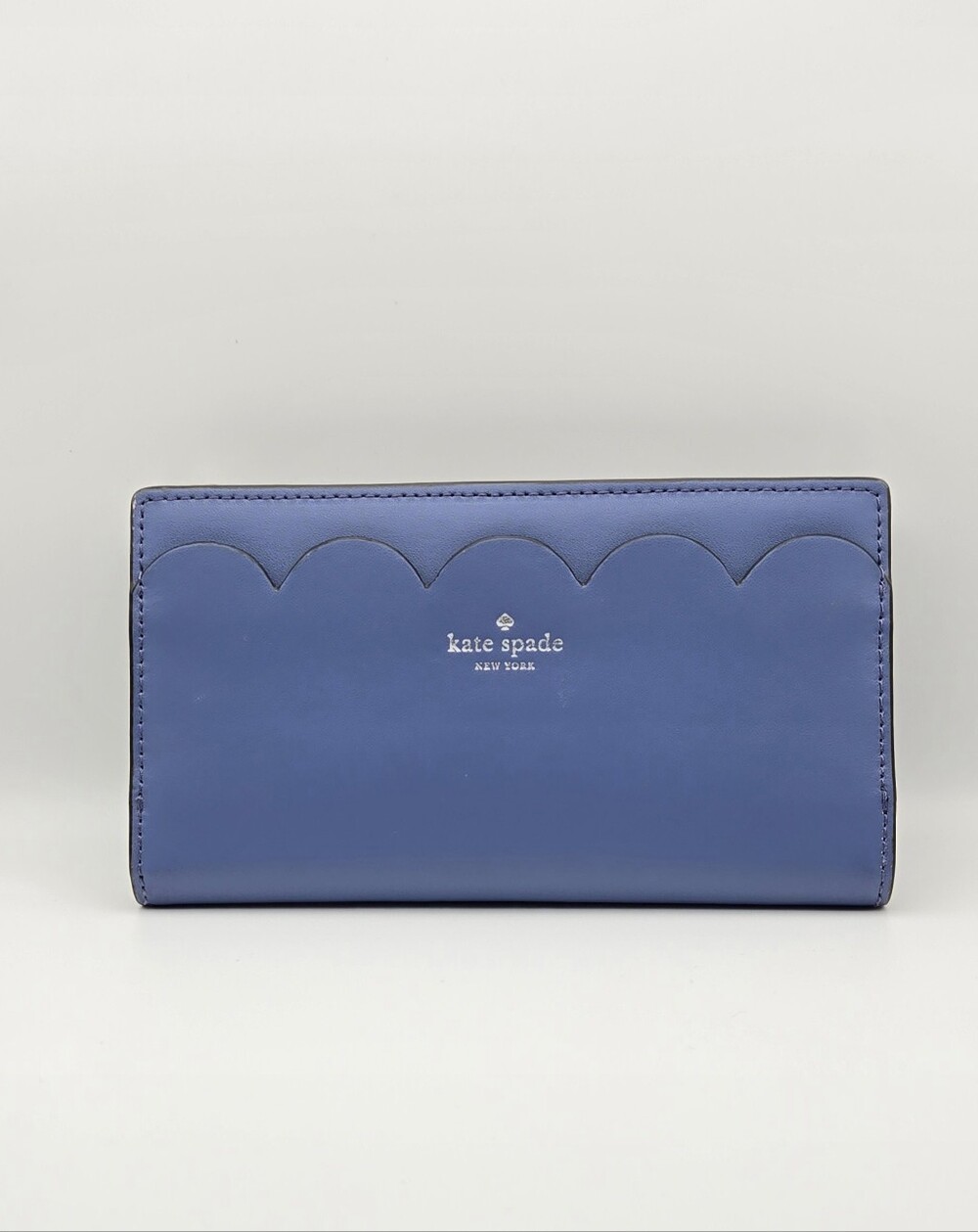kate spade periwinkle scallop-trim long wallet EUC